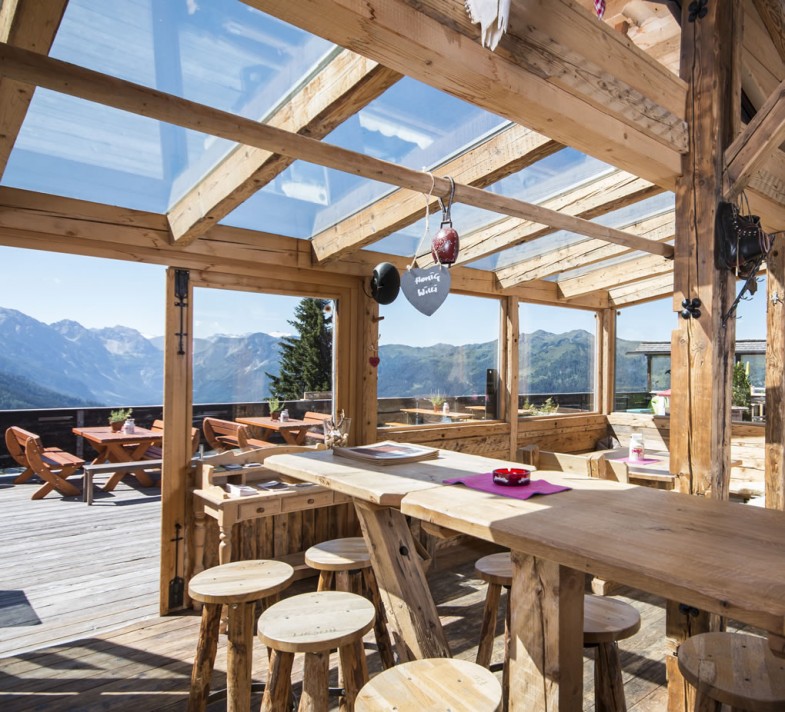 Urigkeit & Panorama im Berggasthof SchüttAlm